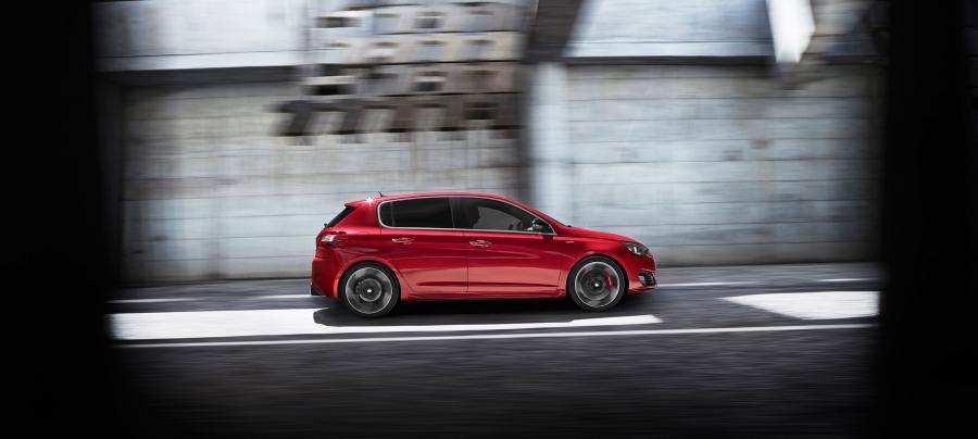  Peugeot 308 GTi 2015 года  (фото 12 из 65)